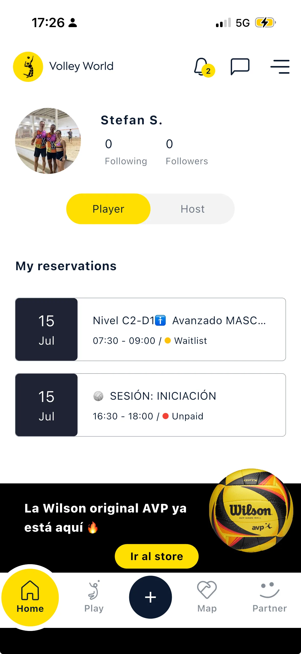 La schermata principale del giocatore: l'intestazione del profilo con Following/Followers e il selettore Player/Host, l'elenco My reservations con le sessioni in arrivo e il loro stato, e la barra inferiore Home/Play/Map/Partner